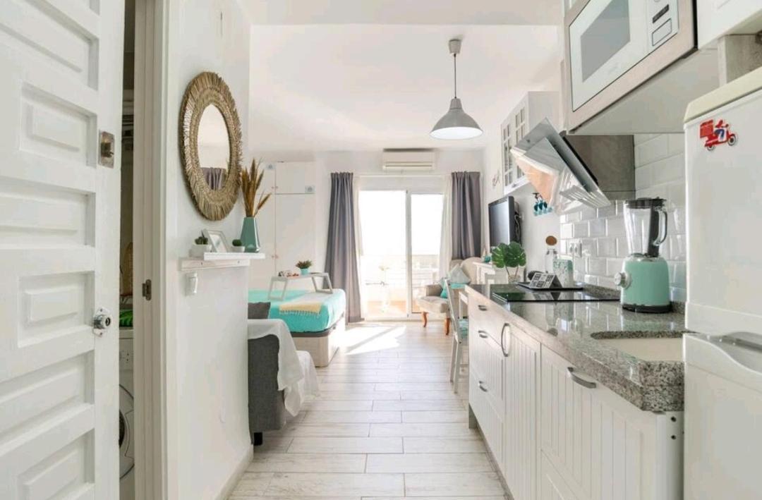 El Estudio De La Playa Benalbeach Holidays Deluxe ベナルマデナ エクステリア 写真